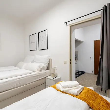 Quiet - 4 Guests - Self Check-in - Netflix - 35m2 Apartment *