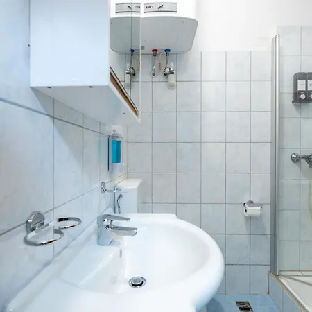 Quiet - 4 Guests - Self Check-in - Netflix - 35m2 Apartment