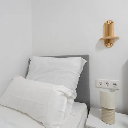 Quiet - 4 Guests - Self Check-in - Netflix - 35m2 * Leoben (Styria)