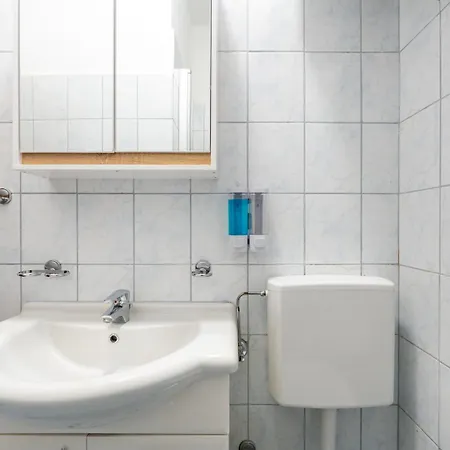 Apartamento Quiet - 4 Guests - Self Check-in - Netflix - 35m2 *