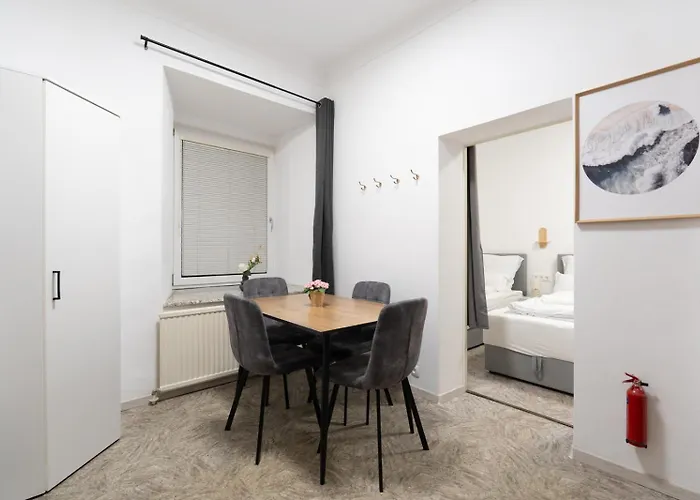 Quiet - 4 Guests - Self Check-in - Netflix - 35m2 Apartment *