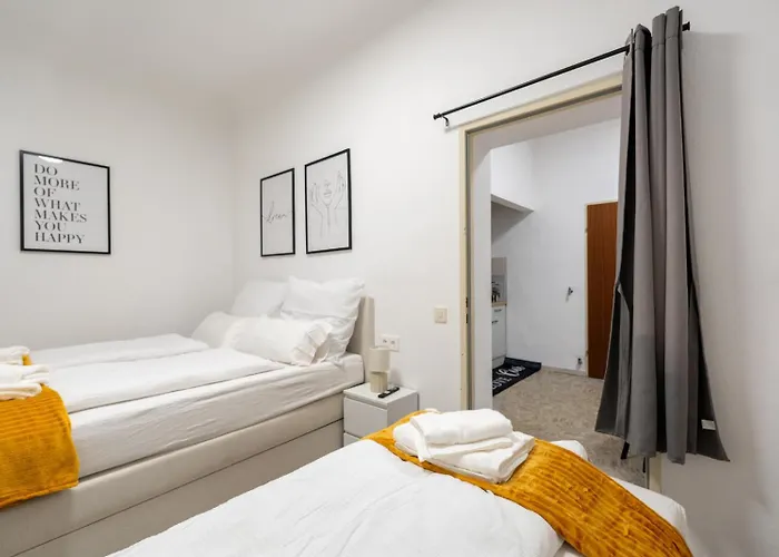 Quiet - 4 Guests - Self Check-in - Netflix - 35m2 Apartment *