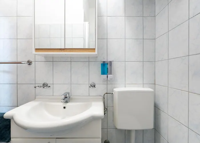 Apartment Quiet - 4 Guests - Self Check-in - Netflix - 35m2 *